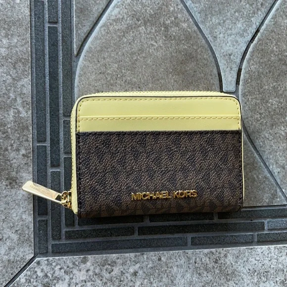 Michael Kors Medium Zip Around Card Case - Picture 1 of 16
